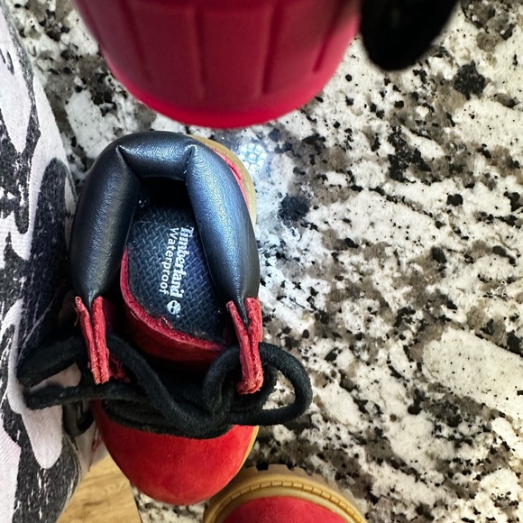 Red and black toddler Timberland boots - Picture 7 of 7